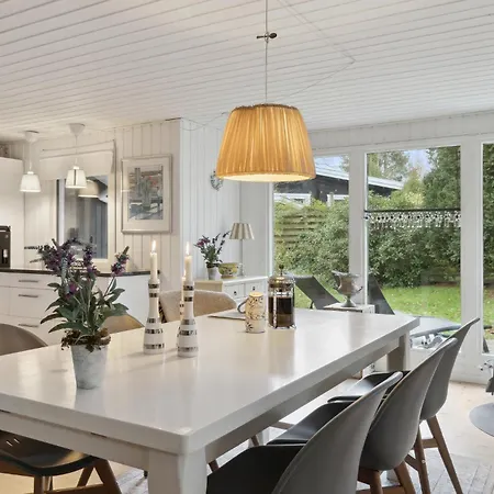 3 Bedroom Pet Friendly In Holiday home *