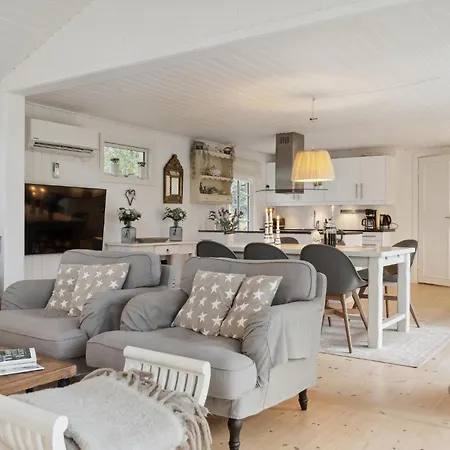 3 Bedroom Pet Friendly In Holiday home Hornbaek