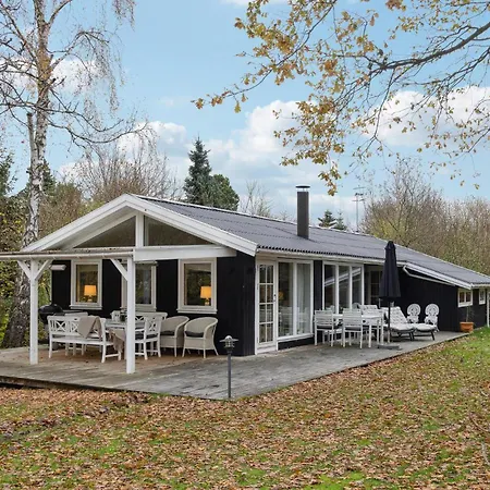 3 Bedroom Pet Friendly In *