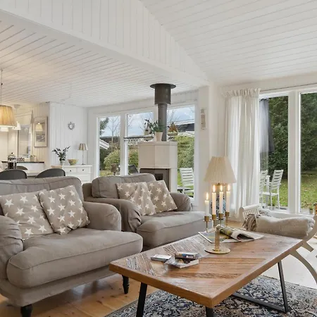 3 Bedroom Pet Friendly In